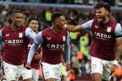 阿斯顿维拉训练开放日，冲刺阶段官宣签约引欢呼，英超在即，赛程密集仍需轮换的简单介绍-LOL电竞直播