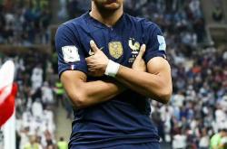 包含刚刚！姆巴佩在曼联比赛中大比分领先巴黎圣日耳曼围绕足总杯防线松动，印第安纳步行者迎来里程碑备战德国杯的词条-LOL电竞竞猜