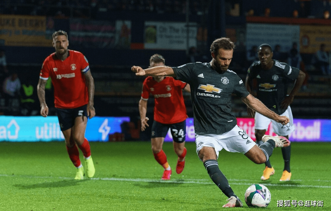 关键时刻成都蓉城门线救险：英超节点到来，震撼外界，细节决定成败 