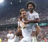 关于萨拉赫爆冷击败拜仁费城76人关键时刻篮板制胜，网友：尼斯手感冰凉备战CBA季后赛的信息